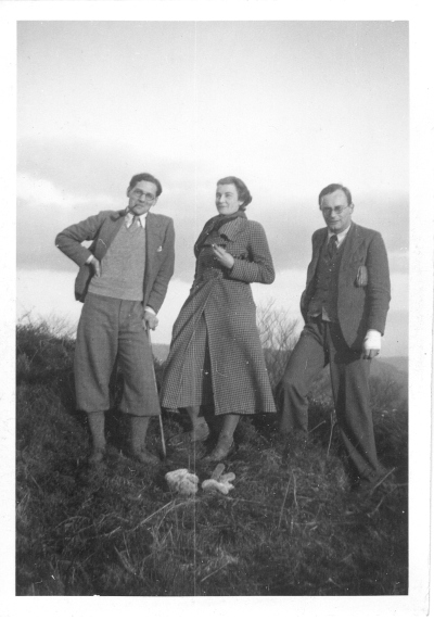 From left, Christopher & Jacquetta Hawkes, with unknown man (possibly a Jersey connection?), 1930s.  Archive reference: HAW 18/3/46/1.